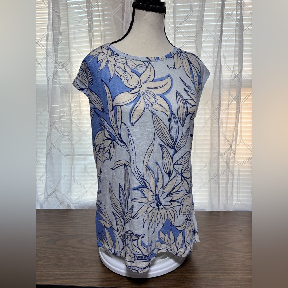 NWT H by Halston Sz small 100-% linen Floral Blue and White Women's Top 25/27 L